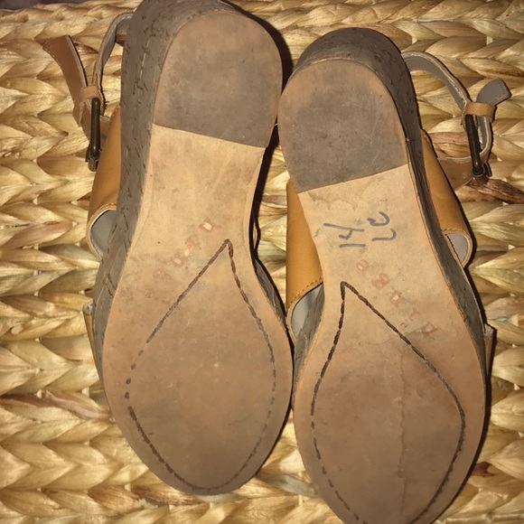 Hinge Tan Strap Platform Wedge Sandals - Picture 6 of 8